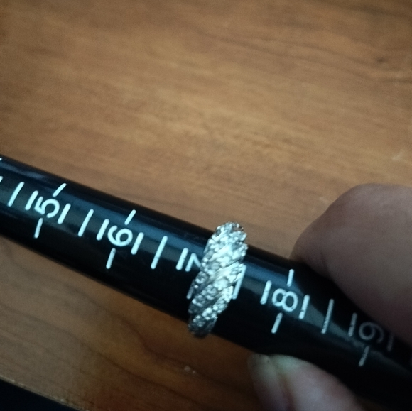 Diamond ring 10k white gold 1/3 ct twist crossover criss cross promise band 7.25 - Picture 9 of 9